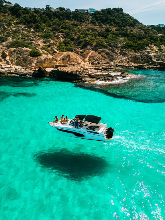 Boat Hire with License
