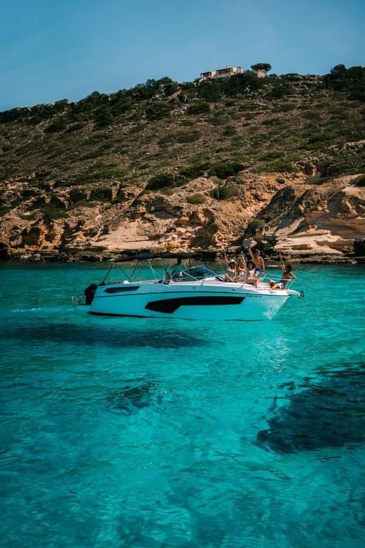 Boat Hire with License